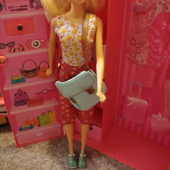 Barbie - Picture 4 of 5